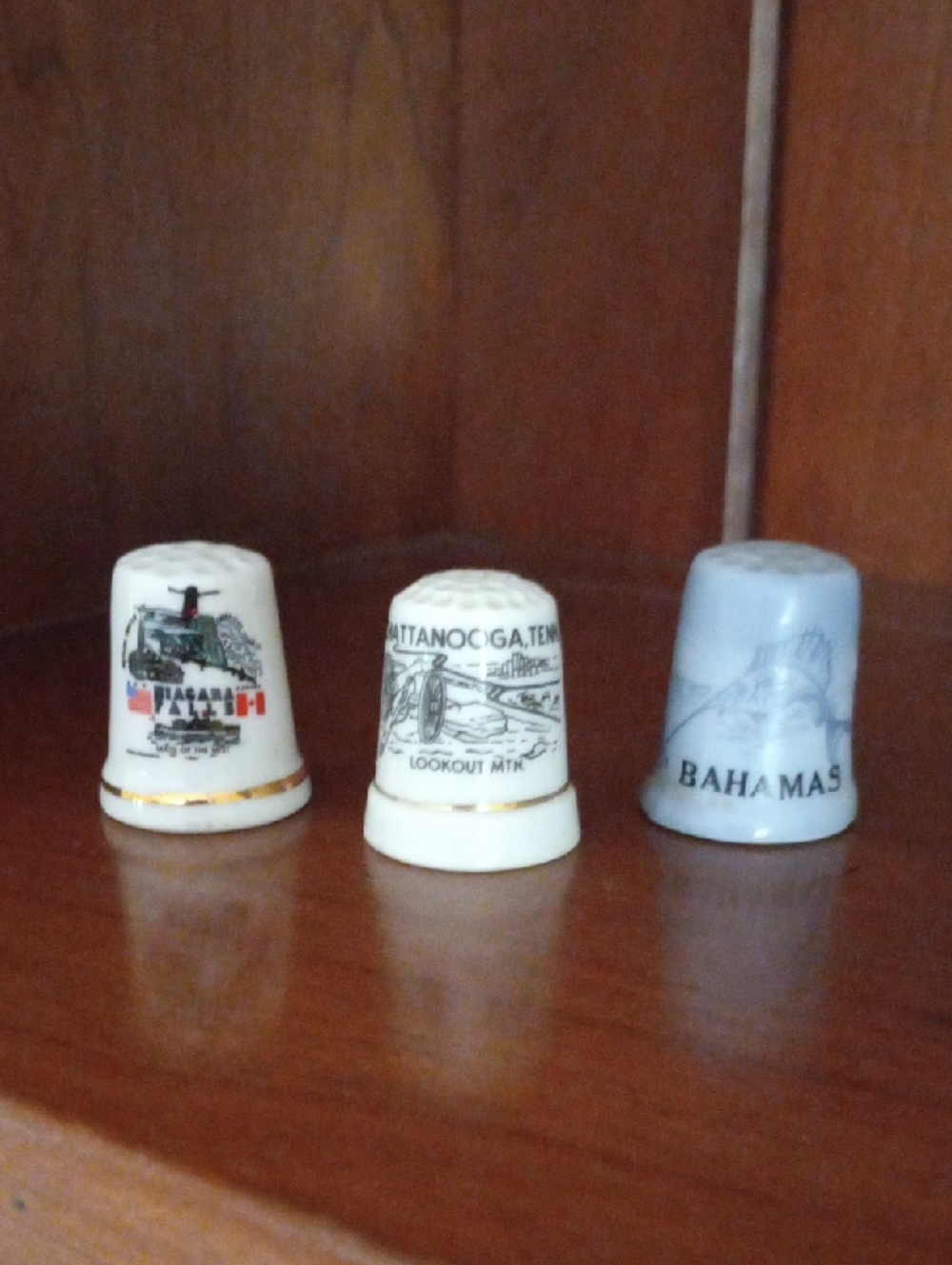 Set of 3 Souvenir Ceramic Thimbles - Bahamas, Niagra Falls, Lookout Mtn.